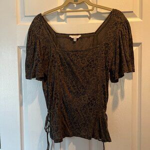Lucky Brand Short Sleeve Floral Top.  Square Neckline.  Size Medium.  NWOT.